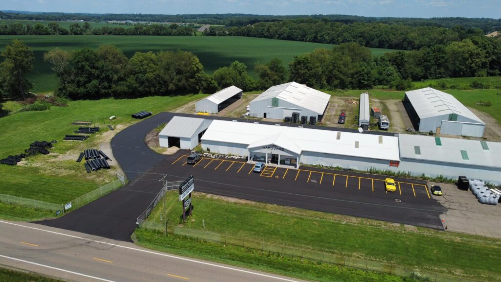 glenns-hardware-parking-lot-asphalt-paving